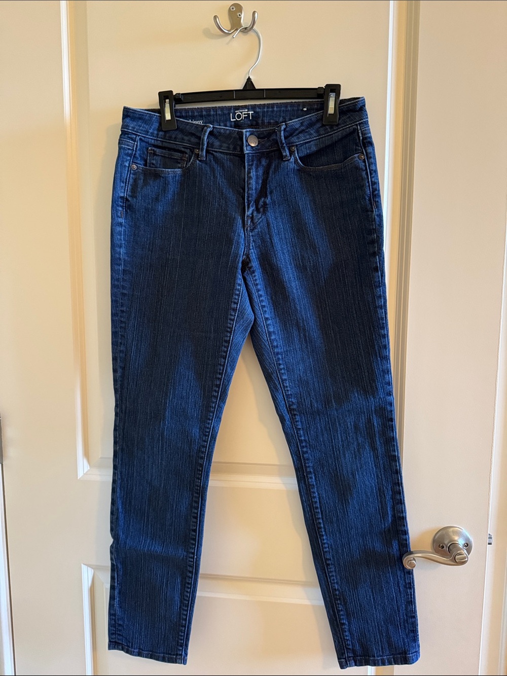 LOFT Women's Dark Blue Curvy Skinny Jeans, Size 6. Spandex. Great condition